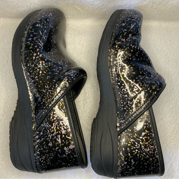Dansko XP 2.0 Black Splatter Patent Leather Size 41 Women’s Clog Work Shoe - Picture 9 of 16